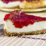 Ne peče se, spreman za 15 minuta: Čizkejk s malinama i belom čokoladom, savršen letnji desert 11
