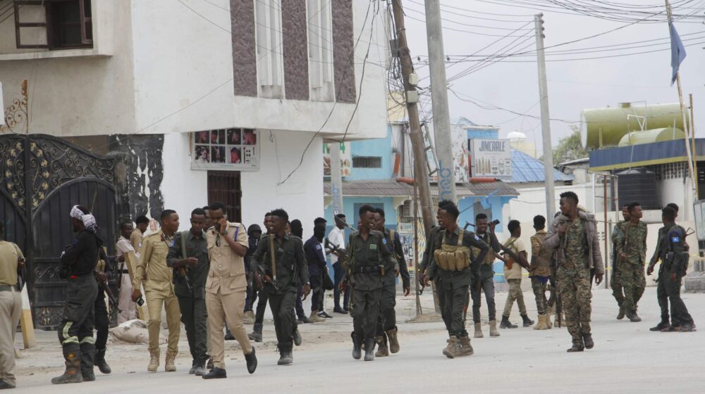 Nakon više od 30 sati okončan teroristički napad u Somaliji, ubijena 21 osoba, više desetina ranjeno 1