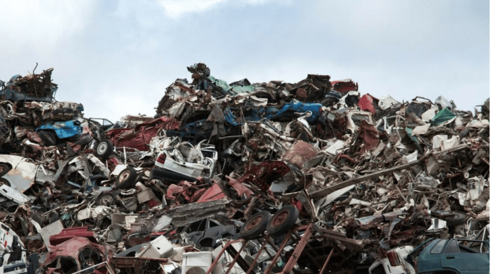 VOICE: U Staroj Pazovi raste novo brdo đubreta pokraj auto-puta 1