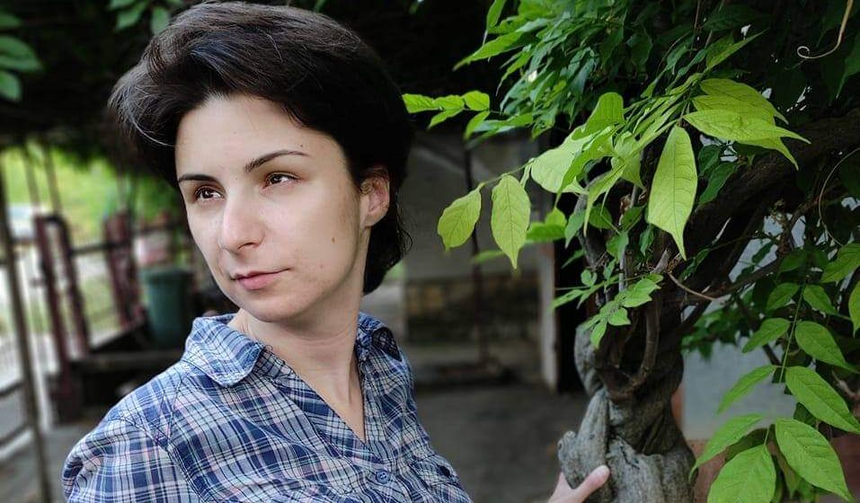 Na glavnoj autobuskoj stanici u Nišu radnica odbila da pomogne slepoj studentkinji da ode do perona: "To nije u opisu mog posla" 1