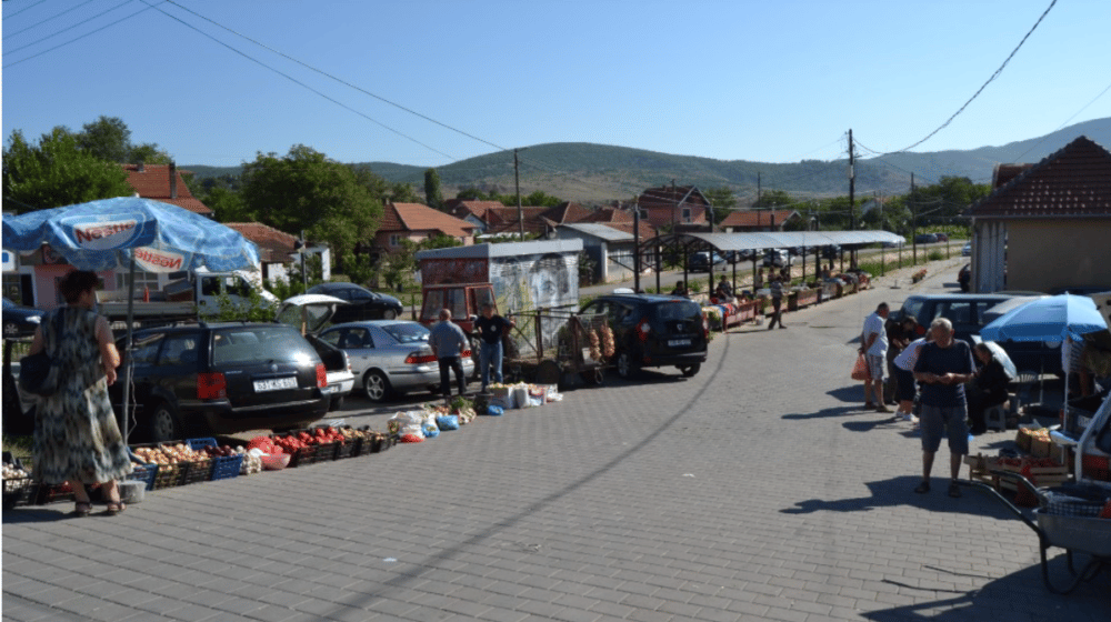 Kancelarija za KiM: Na dvojezičnoj tabli naselja Kišnica, precrtan naziv na srpskom 1