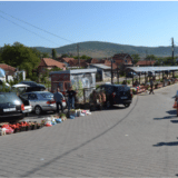 Kancelarija za KiM: Na dvojezičnoj tabli naselja Kišnica, precrtan naziv na srpskom 3