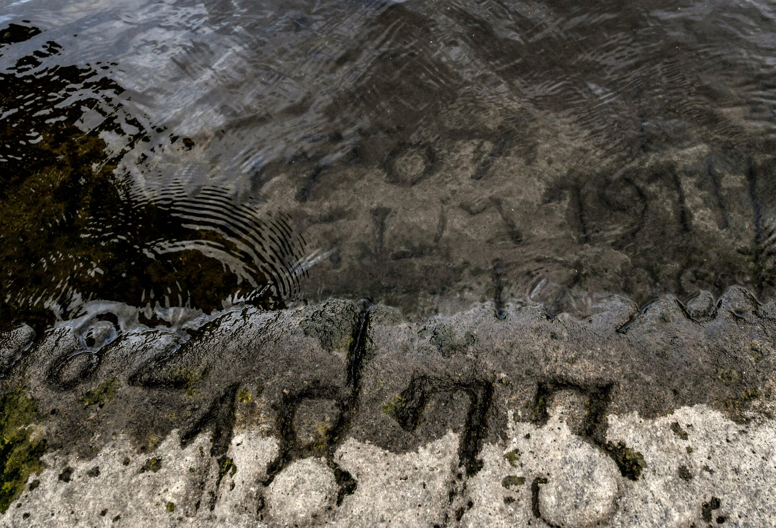Suša širom Evrope otkriva drevno kamenje i poruke: "Ako ovo vidiš, plači" 2