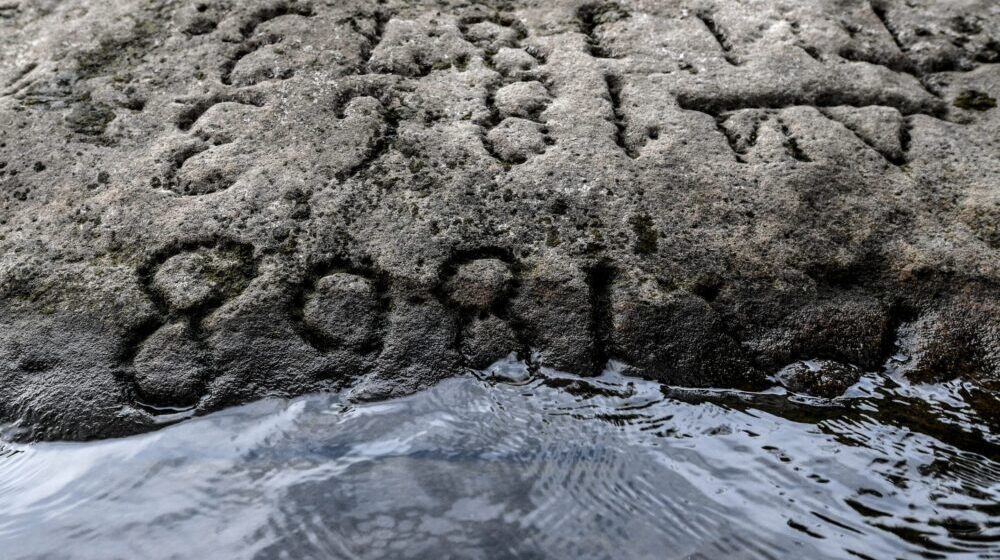 Suša širom Evrope otkriva drevno kamenje i poruke: "Ako ovo vidiš, plači" 1