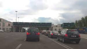 AMSS: Nema zadržavanja automobila na prelazima, kamioni na Horgošu čekaju tri sata