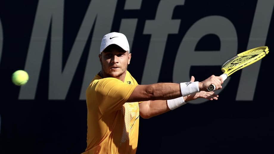 Miomir Kecmanović protiv Medvedeva za finale 1