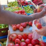 Na pijacama u Leskovcu kupuju se "po dva paradajza i dva krastavca" 12