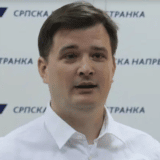 Naprednjak koji je tvrdio da "Vučić mora da ode": Kako je Milenko Jovanov već prvog dana u Skupštini "osvetlao obraz" SNS 2