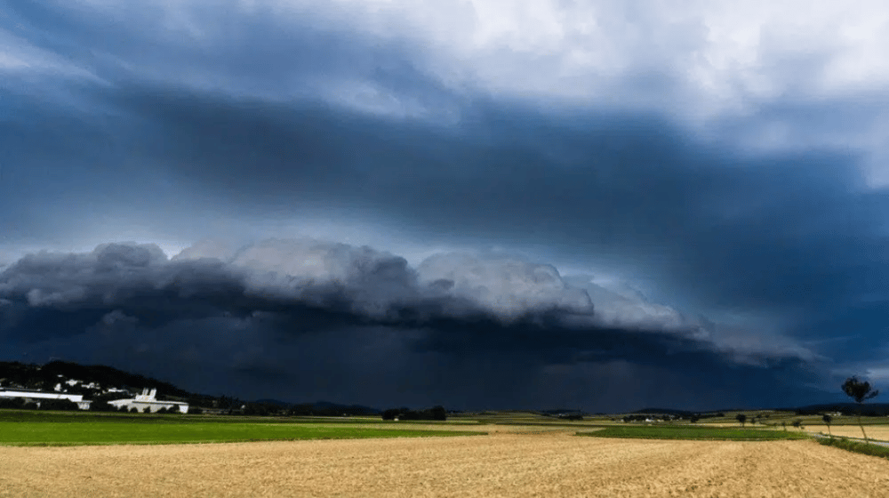 Oluja u Mičigenu: Stotine hiljada ljudi ostalo bez struje, poginula jedna devojčica 1