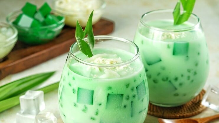 Napitak od zelene salate: Novi TikTok trend "recepta" koji vas navodno može uspavati (VIDEO) 1