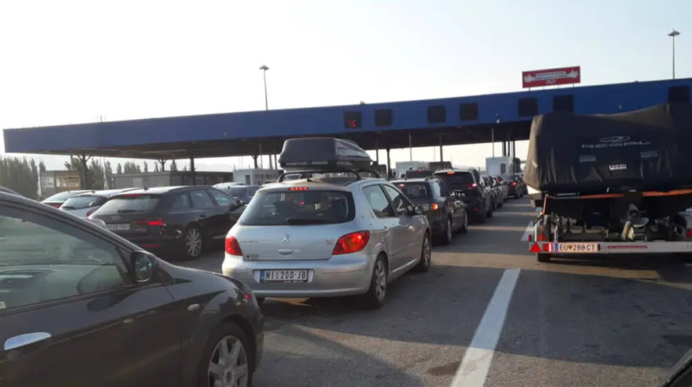 AMSS: Zadržavanje na graničnim prelazima do sat i po za automobile, za kamione do šest sati 1