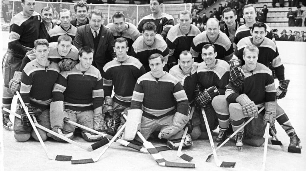 Izbačen iz CSKA sa samo 27 godina: Tragična priča o legendarnom hokejašu SSSR kog je beda primorala da radi kao - grobar 1