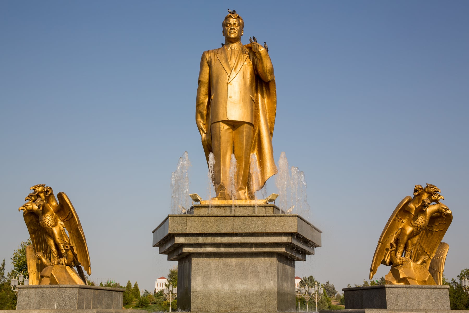 "Zatvoreni smo u zlatnoj kugli": Prestonica jedne od najzatvorenijih zemalja na svetu - mermer, bašte i puste ulice 5