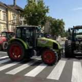 Subotički poljoprivrednici blokirali raskrsnicu kod hotela Patrija od 10 časova, imaju nove zahteve prema Gradskoj upravi 11