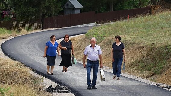 U šabačkom selu Desić oko 50 domaćinstava prvi put dobilo asfalt 1