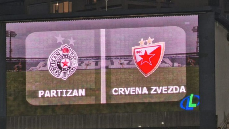 Semafor u Humskoj bez treće zvezdice na grbu Crvene zvezde 1
