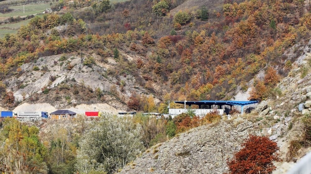 KoSSev: Na putu od Kosovske Mitrovice do Jarinja postavljena tri punkta Kfora 1