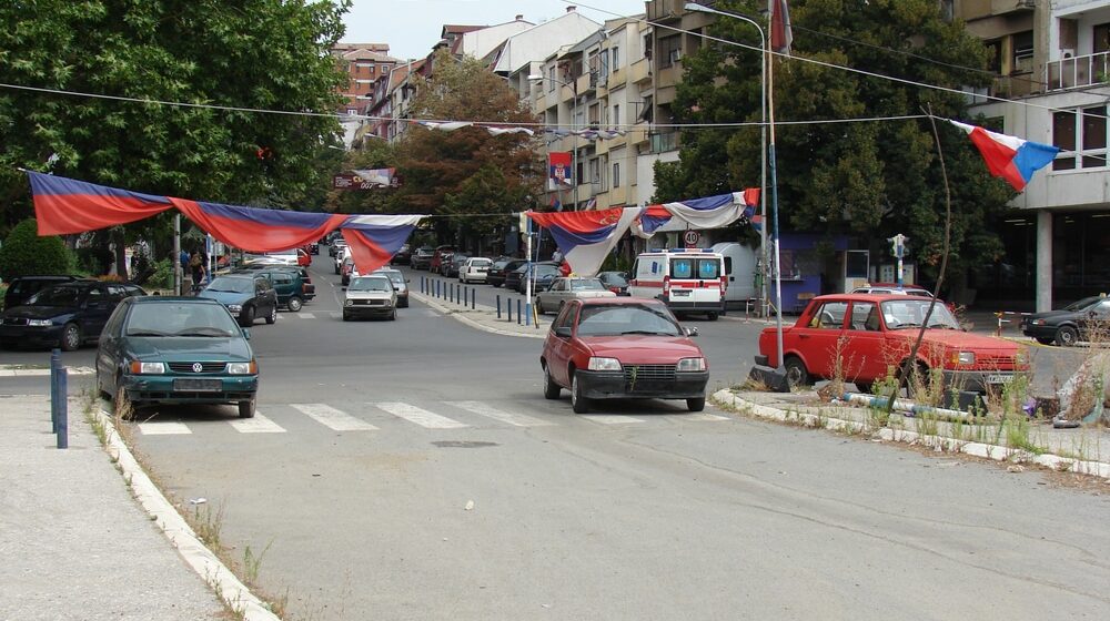 Prištinski portal Kalko objavio da su njihovu ekipu u Mitrovici napali maskirani ljudi 1