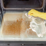 Trik za odmašćivanje rerne: Ovim metodom nećete izgrebati staklo pećnice 7