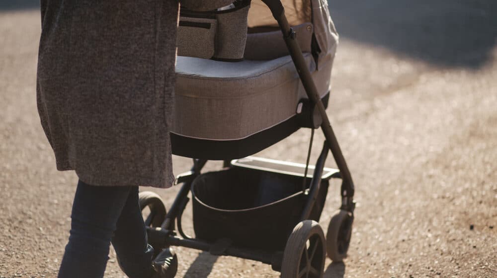 Slučaj dadilje koja je "ukrala" bebu otvorio mnoga pitanja: Angažovanje bebisiterki u Srbiji „siva zona“, briga o deci je prepuštena tržištu 1