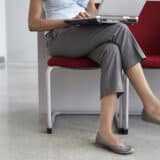 Zašto nije dobro sedeti prekrštenih nogu? 1