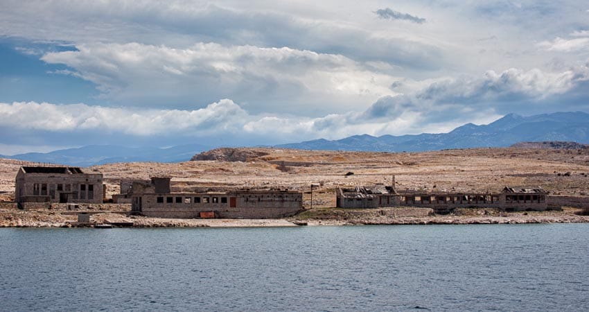 Documenta: Goli otok mora da se zaštiti, zgrade propadaju 1