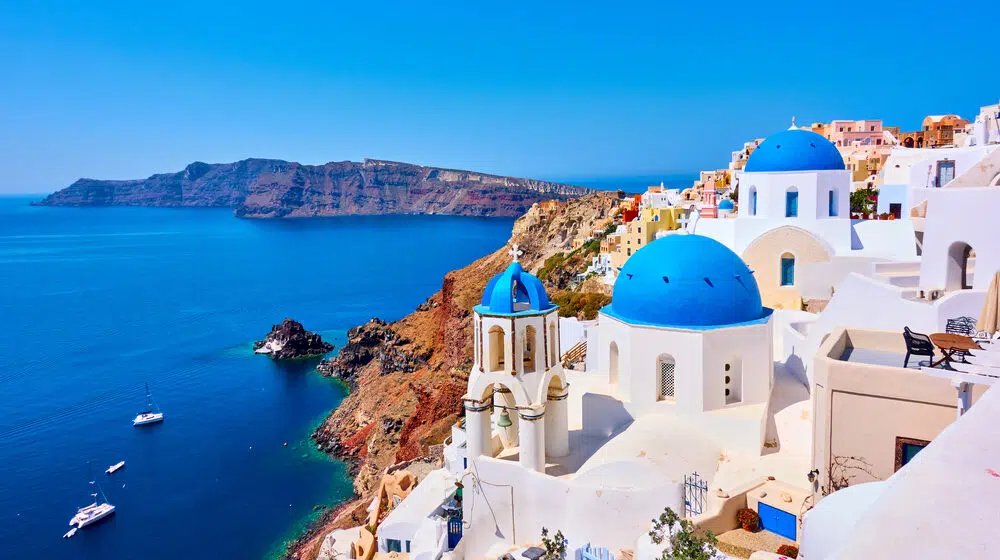 Zbog čega se na grčkim ostrvima kuće farbaju u belo i plavo? 1