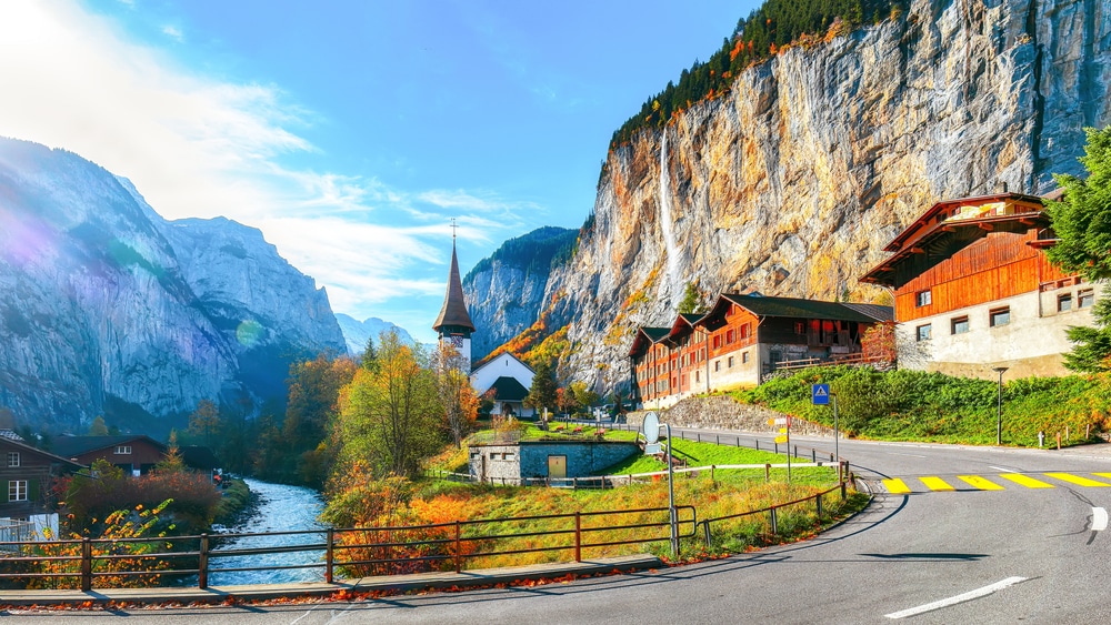 Švajcarsko selo koje je inspirisalo "Gospodara prstenova": Mesto sa 72 vodopada koje možete obići za dan (FOTO) 3