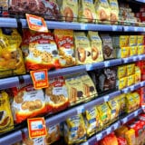 "Lokalne prodavnice deru sa cenama, stariji ljudi osuđeni da kupuju baš u njima": Gradonačelnica Supetra popisala koliko koštaju osnovne namirnice u sred inflacije 2