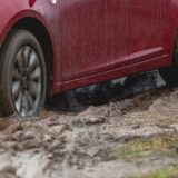 Trik koji vam može pomoći da izvučete automobil iz blata 11