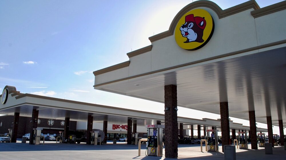 Najveća benzinska pumpa na svetu "priča" za sebe: 71 toalet, 96 benzinskih stanica i 655 parking mesta - imaju čak i svoju pijacu 1