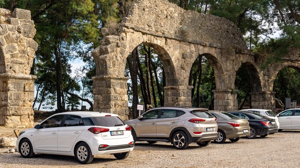 Ukida se skidanje tablica u Grčkoj turistima koji se nepropisno parkiraju: Gde stati kada nema mesta? 1