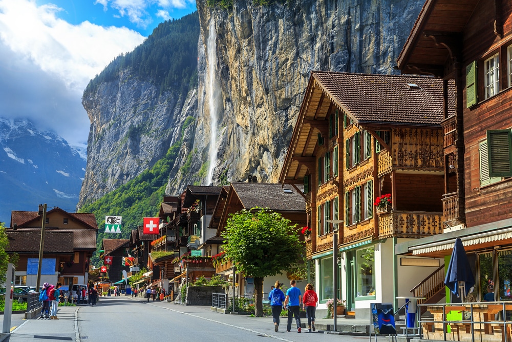 Švajcarsko selo koje je inspirisalo "Gospodara prstenova": Mesto sa 72 vodopada koje možete obići za dan (FOTO) 4