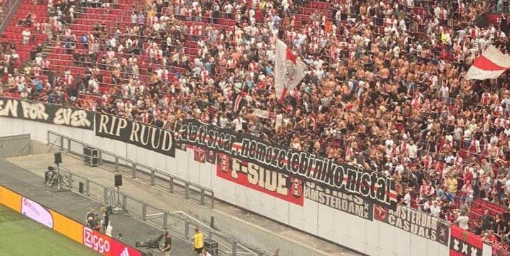 Navijači Ajaksa podržali Tadića: Brate, ne može ti niko ništa 1