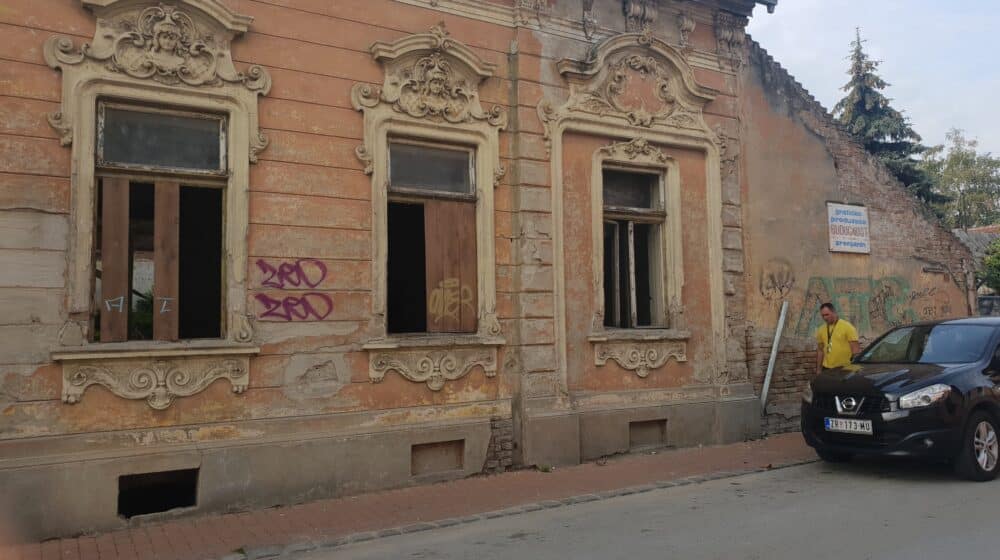 Decenija od privatizacije zrenjaninske štamparije: Radnici nestali, zgrada propada 1