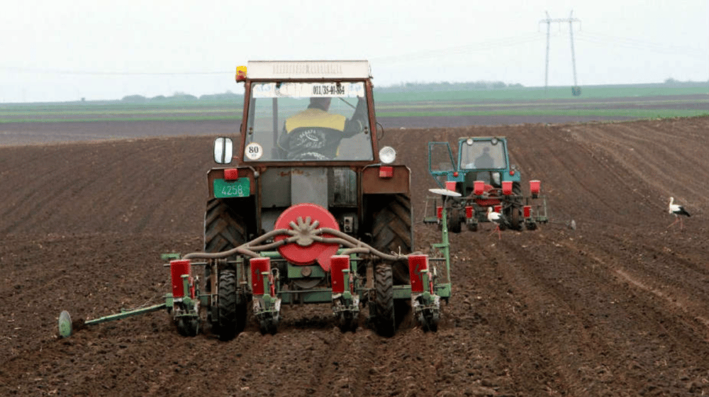Poljoprivrednicima kod Aranđelovca dodeljeni besplatni zaštitni ramovi za traktore