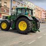 Nastavlja se protest poljoprivrednika: Bez širenja blokada po Novom Sadu, poljoprivrednici će prespavati ispred zgrade pokrajinske vlade 9