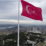 Turska pop zvezda uhapšena zbog šale puštena u kućni pritvor 9