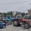 Protestna kolona traktora blokirala centar Kragujevca 21