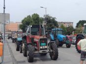 Kragujevac: Veċ pet sati traje blokada centra grada, Kragujevčani poljoprivrednike služe kafom i osveženjem 9