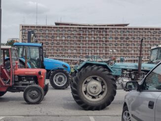 Protest poljoprivrednika, Kragujevac Kragujevac: Veċ pet sati traje blokada centra grada, Kragujevčani poljoprivrednike služe kafom i osveženjem 2