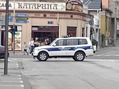Kragujevac: Veċ pet sati traje blokada centra grada, Kragujevčani poljoprivrednike služe kafom i osveženjem 14