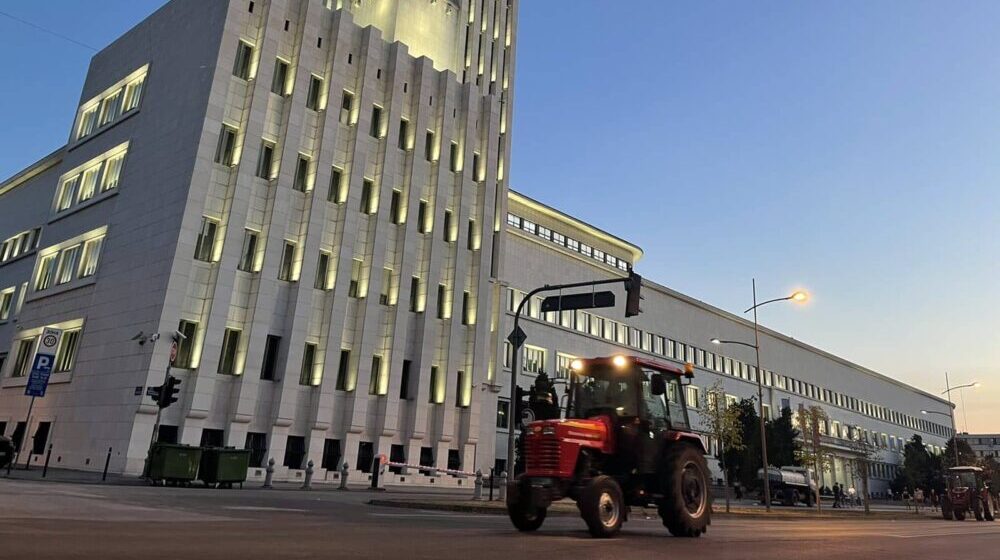 "Kad je SNS došao na vlast promenio je sve zakone koji sada idu na ruku agrotajkunima": Zbog čega sve mali poljoprivrednici odlaze sa sela? 1