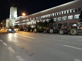 viber_image_2022-08-16_20-43-22-658 Posle pet dana odblokiran centar Novog Sada, paori čekaju papir iz Vlade 4