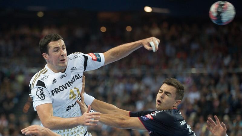 Vujin iz patika u fotelju 1