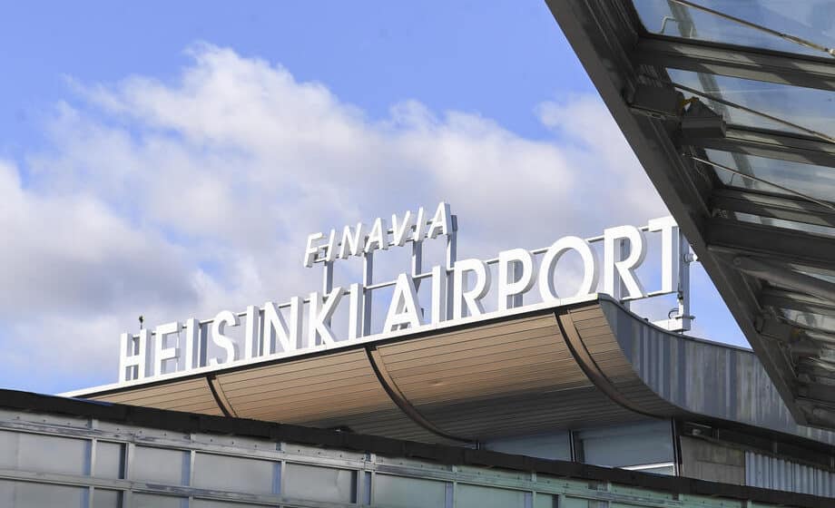 Luksuzni automobili preplavili parking na aerodromu u Helsinkiju dok ruski turisti hrle ka Evropi 1
