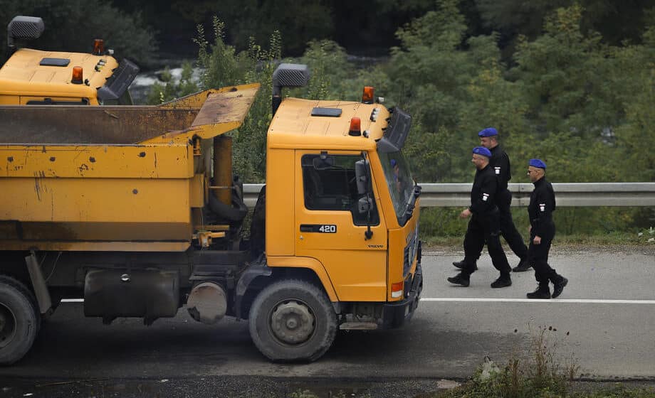 "Neće 1. novembra kosovska policija da krene u juriš na Sever": Rok za preregistraciju se približio, rešenja nema na vidiku 1