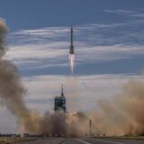 Kina Lansira satelit