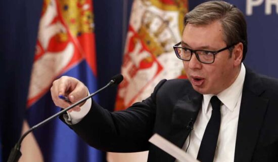 “Novi ispad nervoznog Vučića”: Kako regionalni mediji pišu o izjavi predsednika Srbije da su Slovenci bili “najodvratniji” u Njujorku? 10