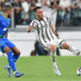 Filip Kostić u društvu sa Benzemom 10